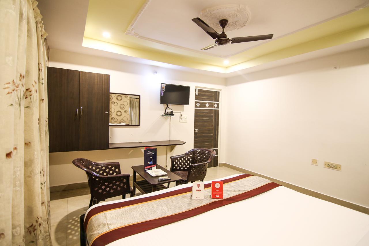 Oyo 9207 Chakri Guest House Visakhapatnam Bagian luar foto